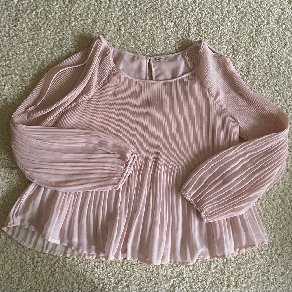 Holister pink pleated top